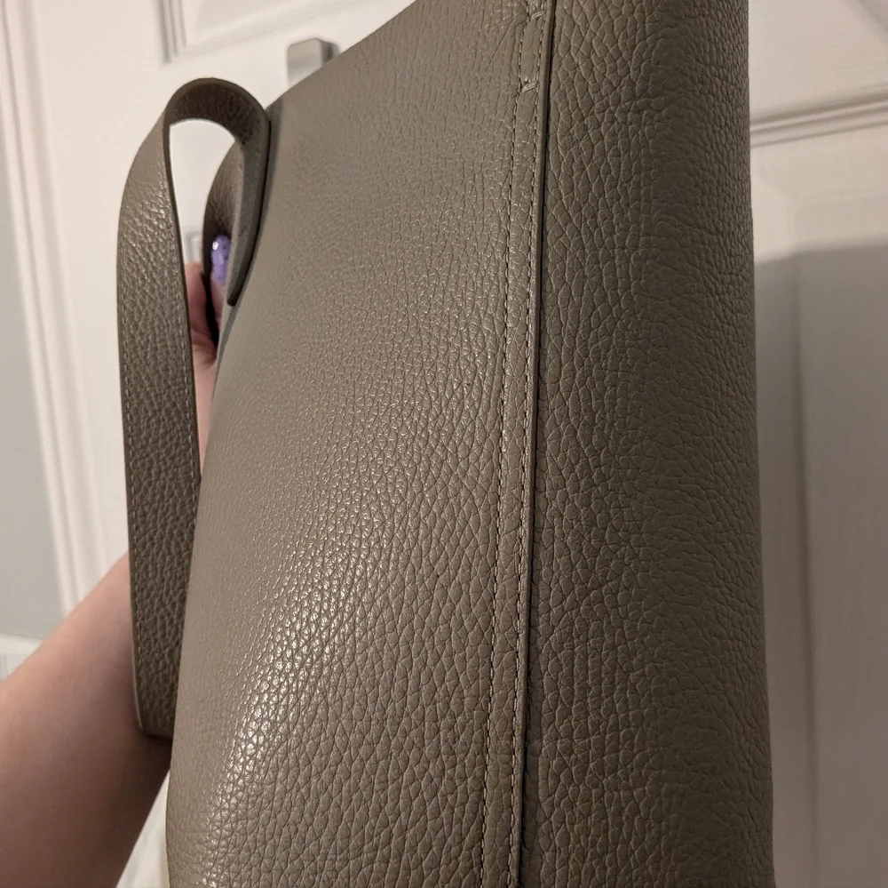 Cuyana Small Structured Taupe Leather Tote Bag - Picture 4 of 8